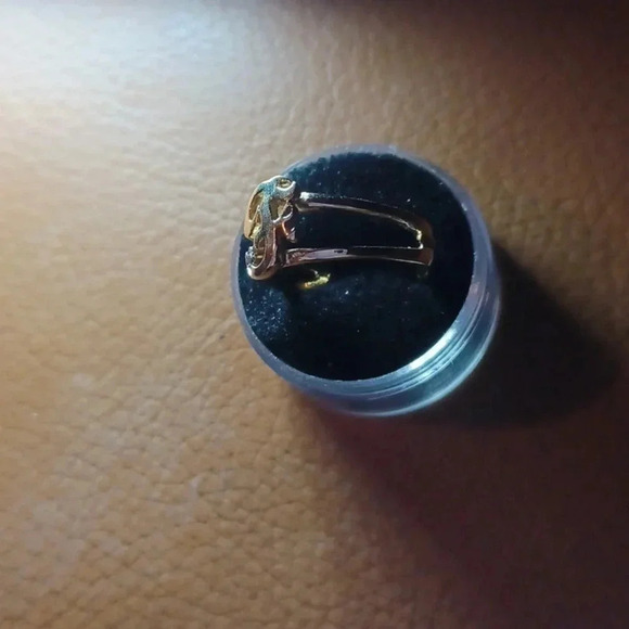 💙🌹Gold-plated letter "F" ring. yellow with faux diamond - Picture 5 of 8